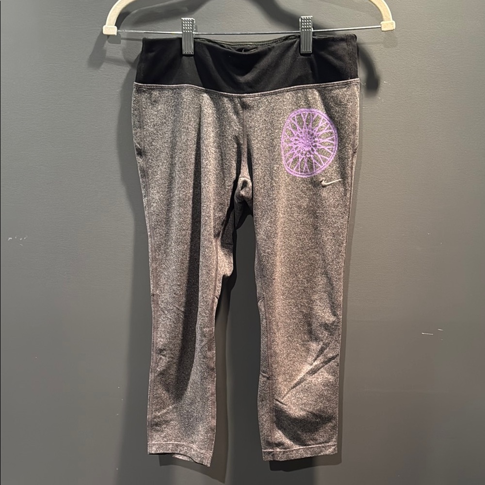 Nike Gray and Black Leggings Stretchy Athletic Bottoms